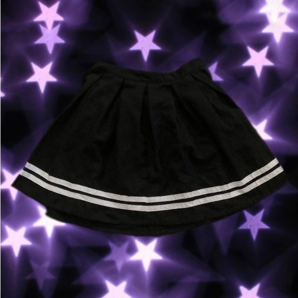 ⭐️Hot Topic⭐️ Black Pleated Cheerleader Skirt
